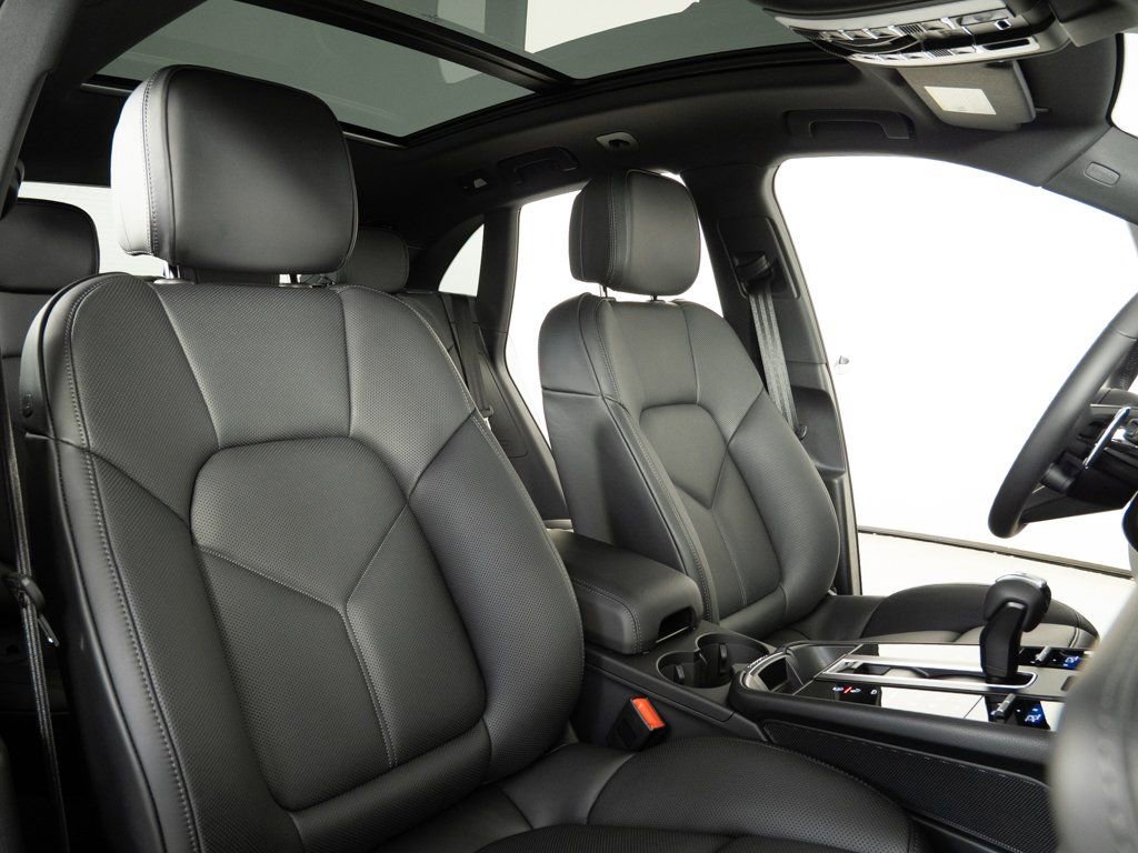 New 2026 Porsche Macan image 24