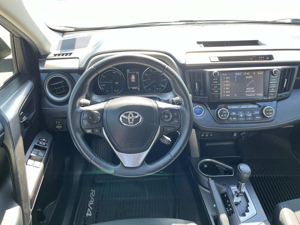 Used 2017 Toyota RAV4 XLE image 12