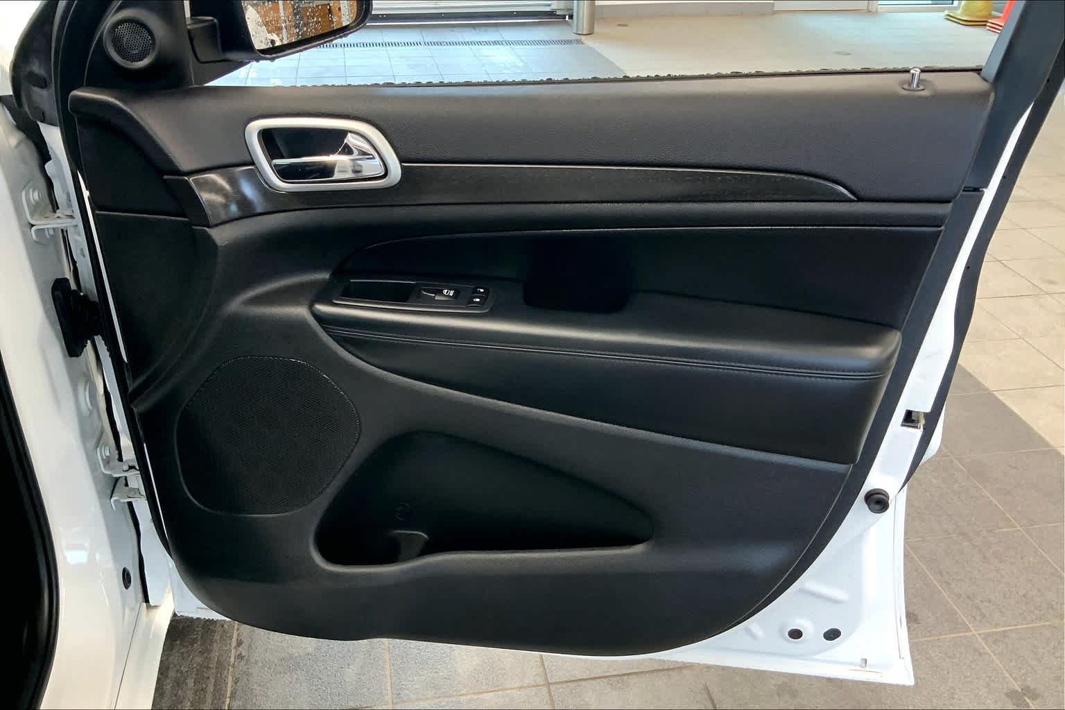 Used 2018 Jeep Grand Cherokee Altitude RWD image 22