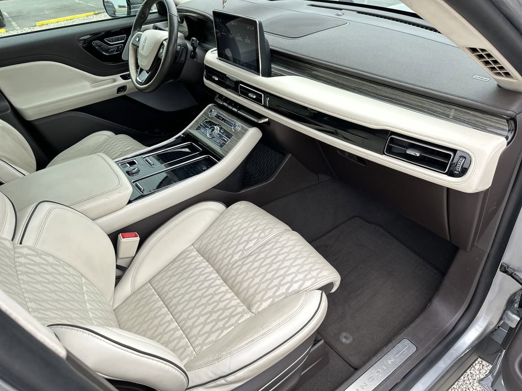 Used 2020 Lincoln Aviator Black Label Grand Touring w/ Class IV Trailer Tow Package image 36