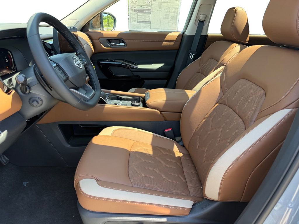 New 2026 Nissan Pathfinder Platinum w/ Cargo Package AWD/4WD image 9