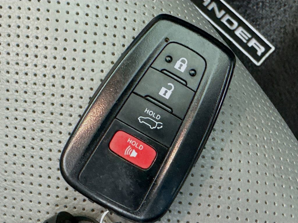 Used 2022 Toyota Highlander Platinum image 40