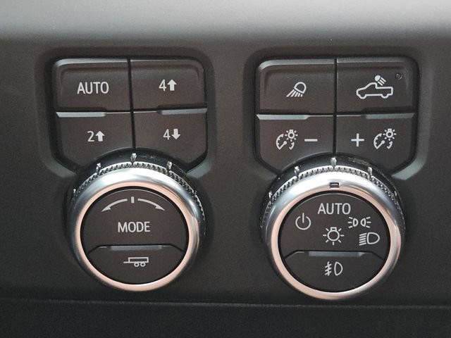 Used 2024 GMC Sierra 2500 AT4 w/ Technology Package AWD/4WD image 19