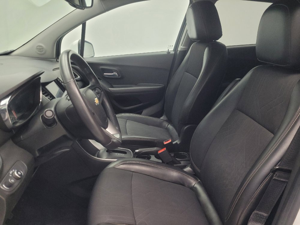 Used 2020 Chevrolet Trax LT w/ LT Convenience Package image 17