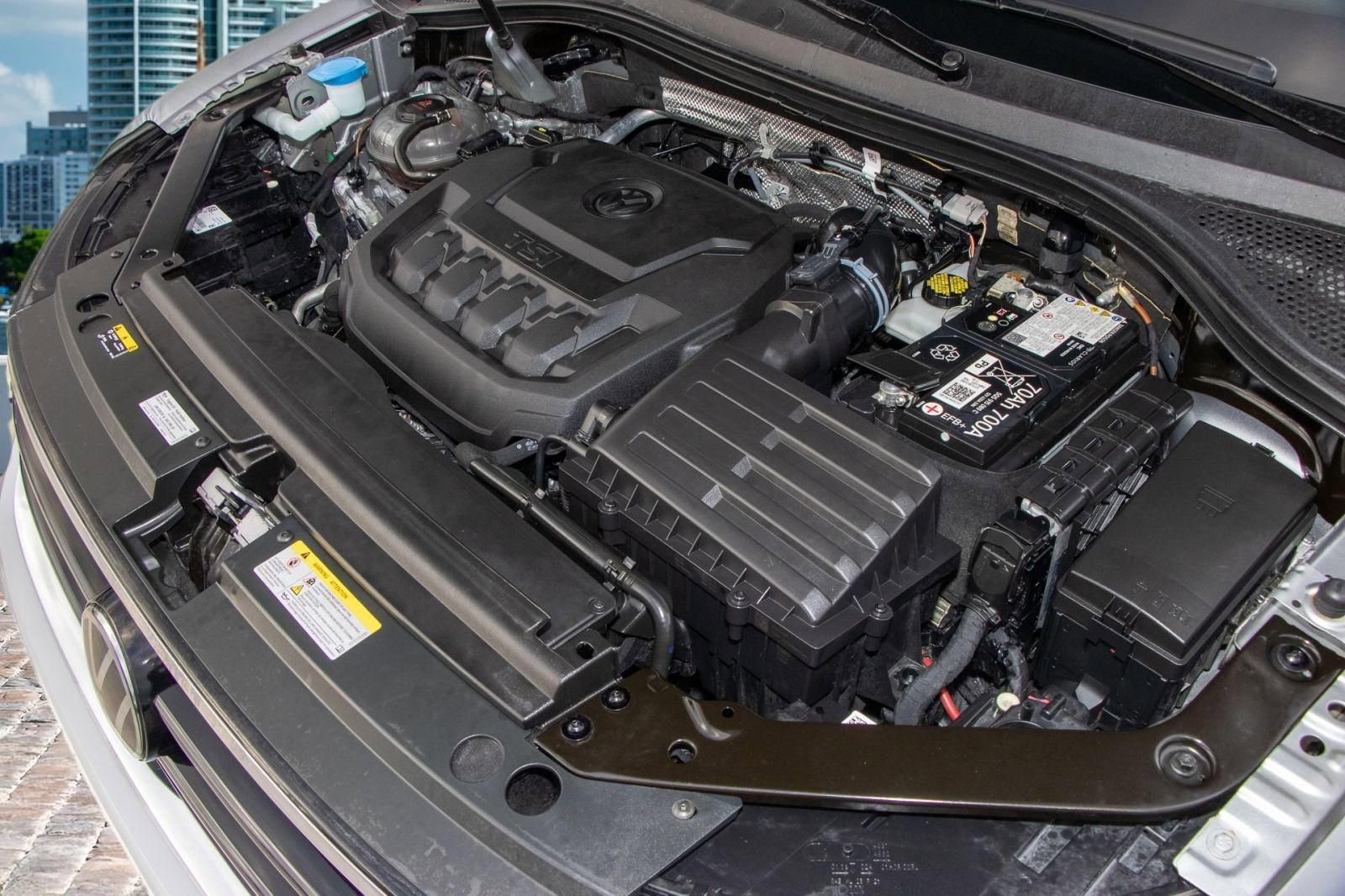 Used 2024 Volkswagen Tiguan SE R-Line FWD image 33