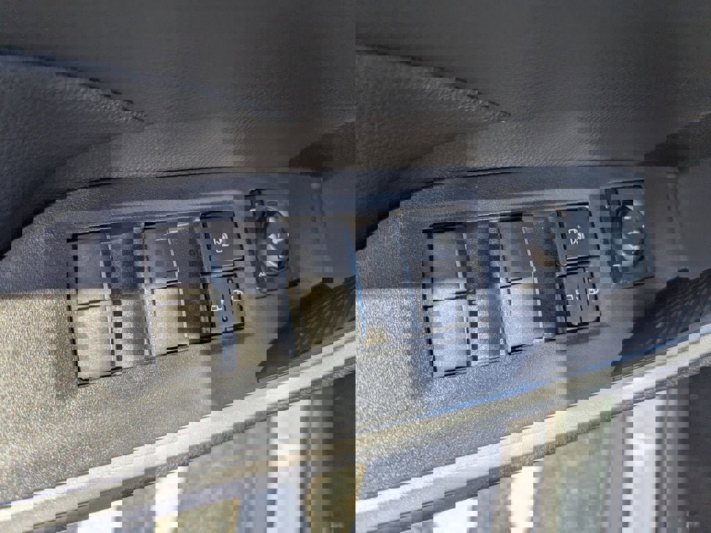 Used 2022 Toyota RAV4 SE image 15