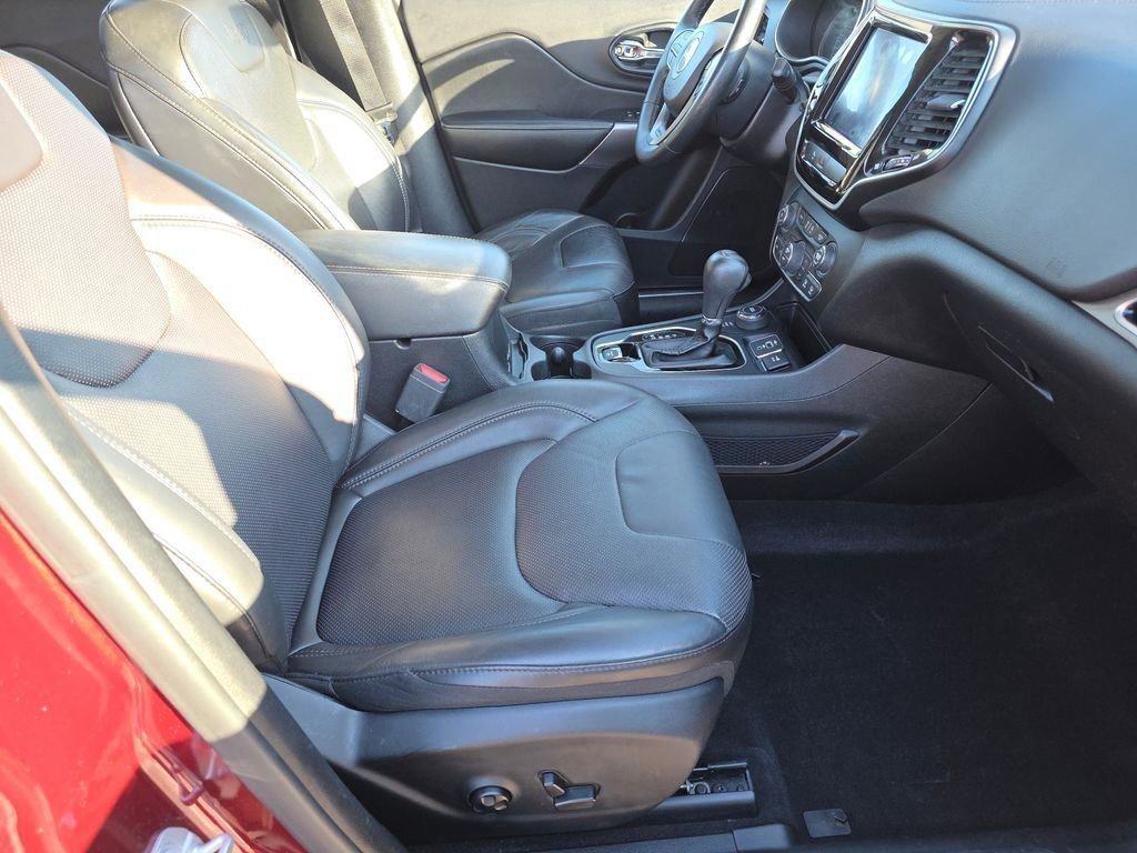 Used 2019 Jeep Cherokee Limited image 16