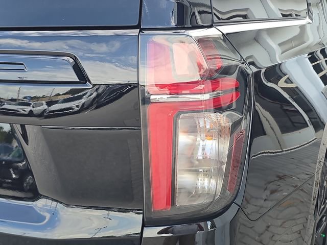 Used 2024 Chevrolet Suburban RST w/ Luxury Package AWD/4WD image 8