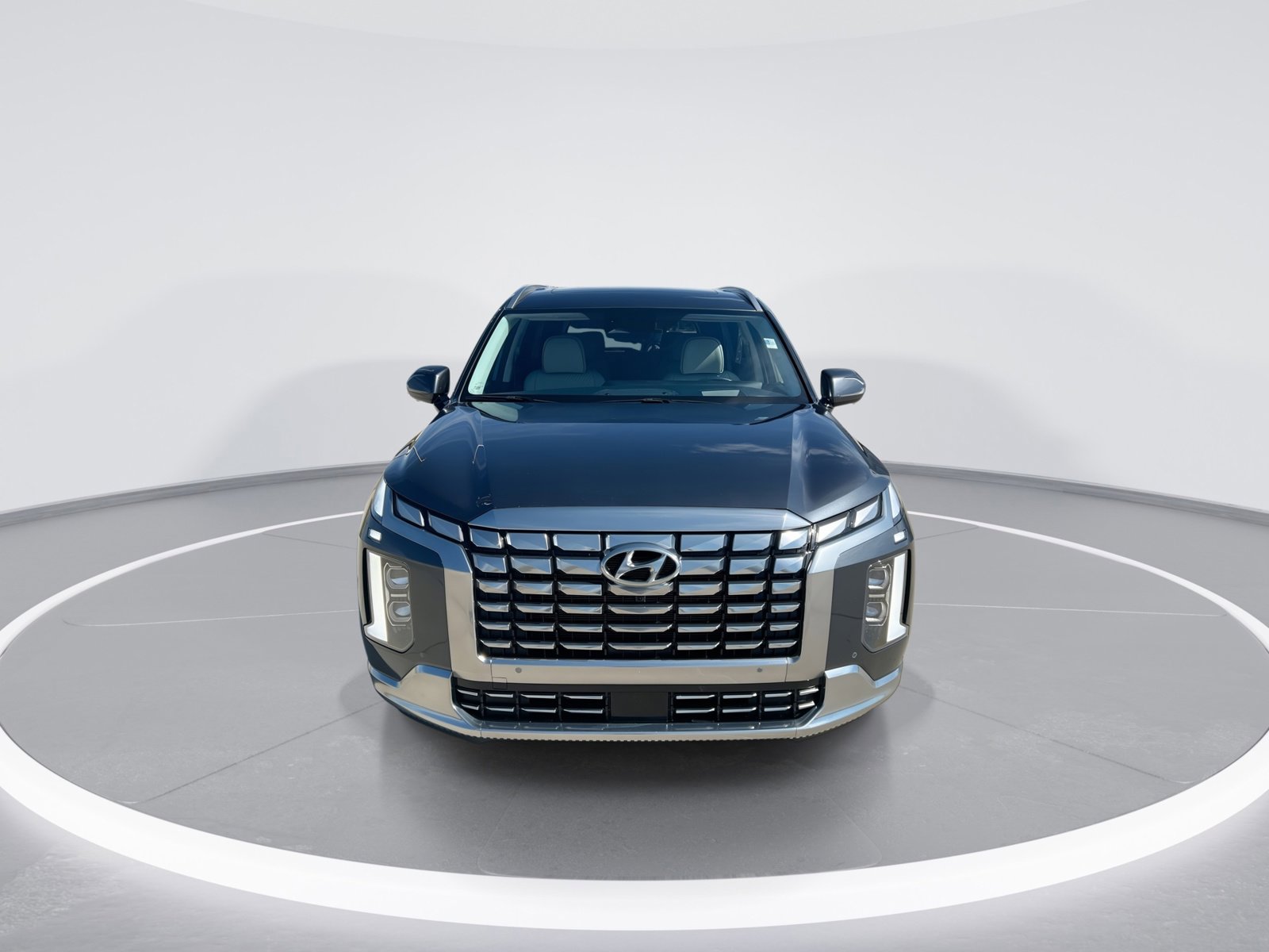 Used 2024 Hyundai Palisade Calligraphy image 3
