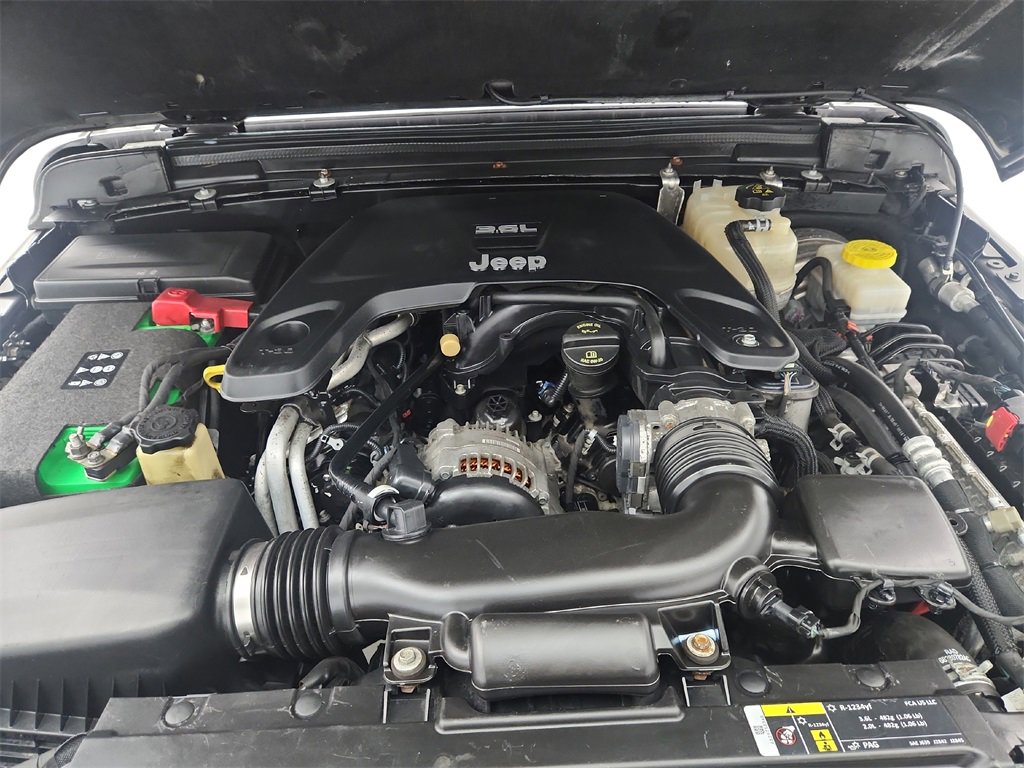 Used 2018 Jeep Wrangler Unlimited Sahara w/ Dual Top Group image 36