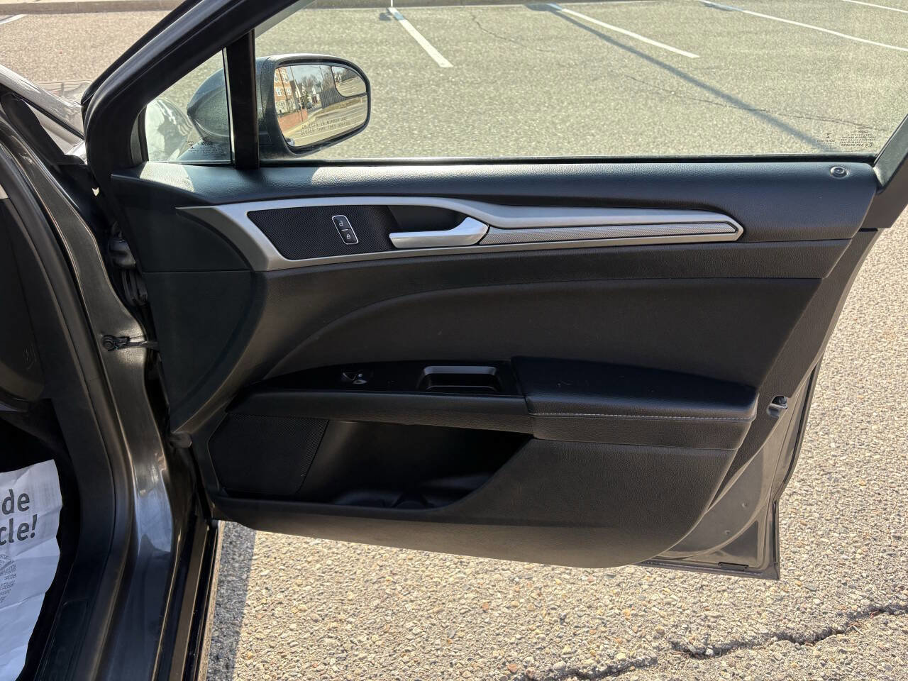 Used 2017 Ford Fusion SE w/ Fusion SE Technology Package FWD image 25