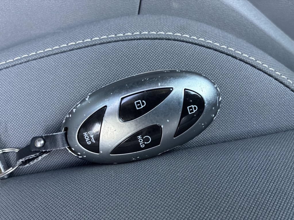 Used 2024 Hyundai Elantra SEL FWD image 9