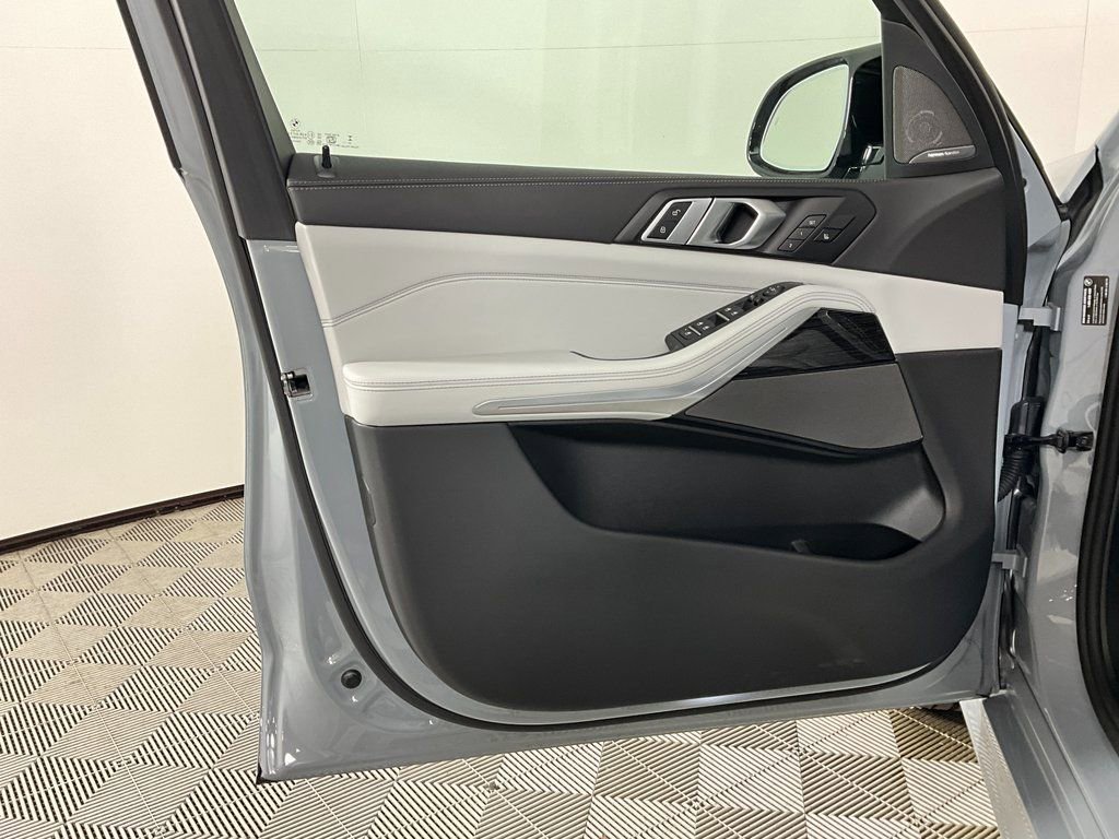 Used 2026 BMW X5 M60i w/ M Sport Professional Package image 18