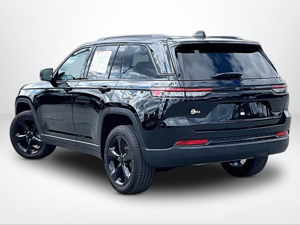 Used 2023 Jeep Grand Cherokee Altitude AWD/4WD image 14