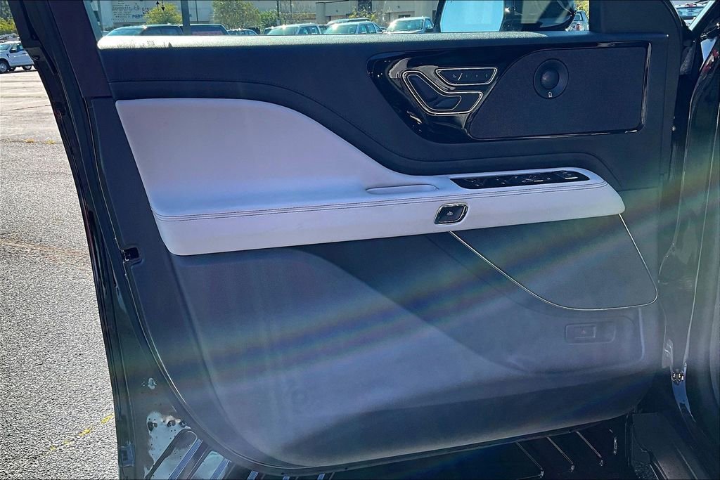 Used 2025 Lincoln Aviator Reserve w/ Illumination Package image 23