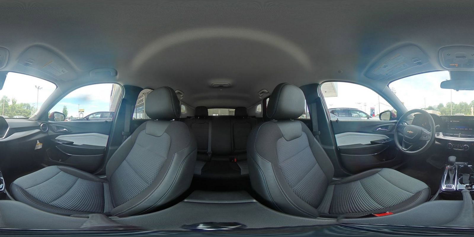 Used 2025 Chevrolet Trax LT FWD image 37