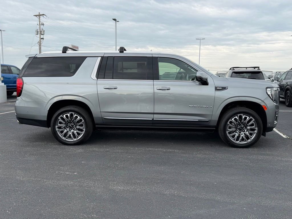 Used 2023 GMC Yukon XL Denali Ultimate image 4