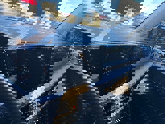 Used 2025 Volkswagen Taos SE image 18