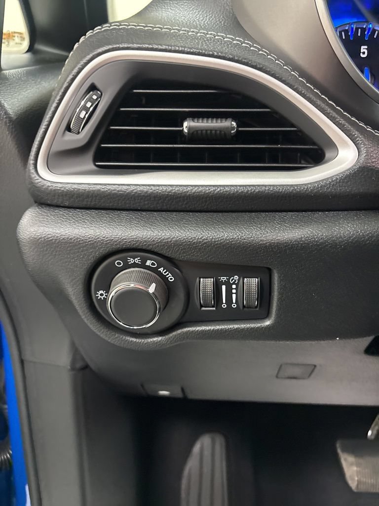 New 2027 Chrysler Pacifica Select FWD image 10