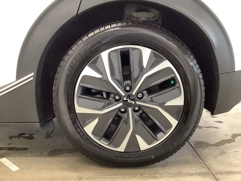 Certified 2024 Kia EV6 Light AWD/4WD image 24