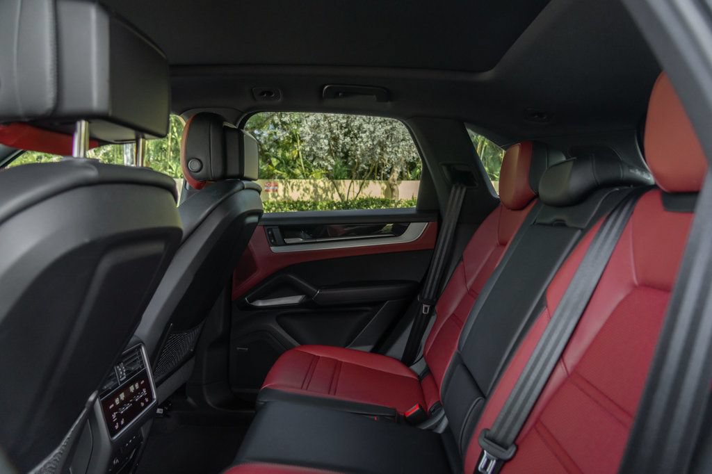 Used 2024 Porsche Cayenne AWD/4WD image 21