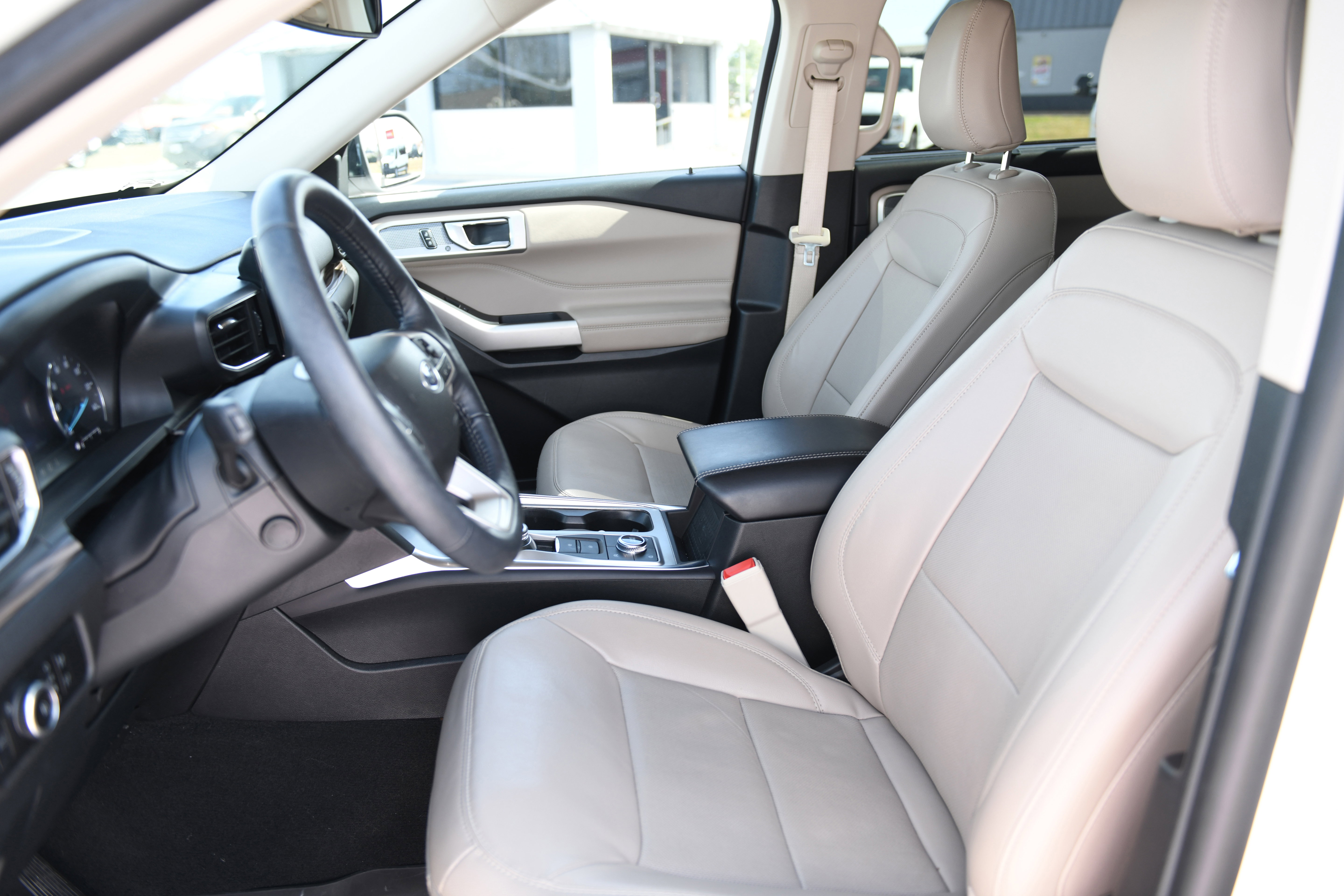 Used 2023 Ford Explorer Limited w/ Equipment Group 301A image 15