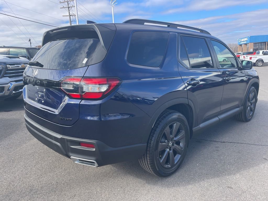 Used 2025 Honda Pilot Sport image 5