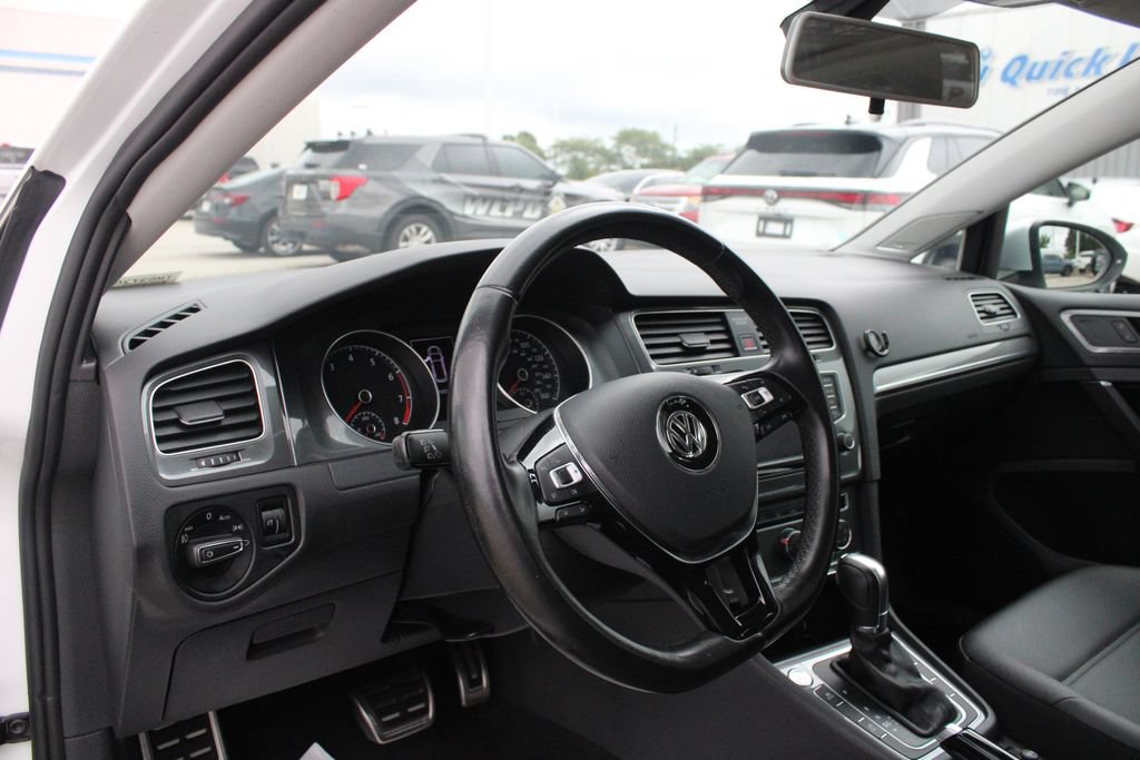 Used 2017 Volkswagen Golf Alltrack SE AWD/4WD image 2