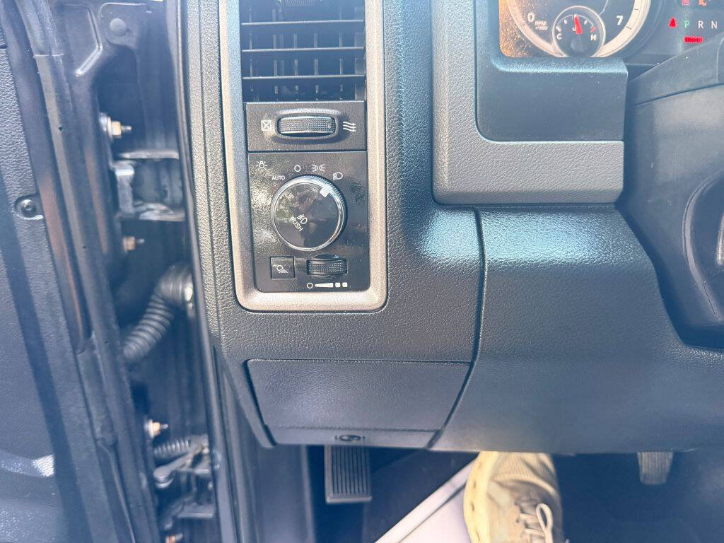 Used 2015 RAM 1500 Express RWD image 17