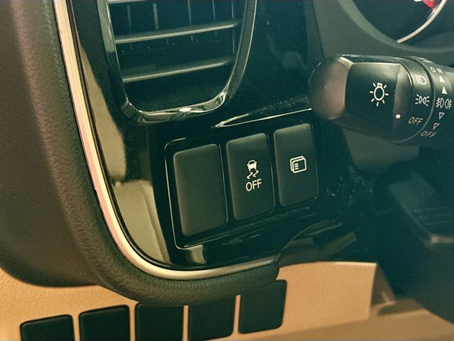 Used 2017 Mitsubishi Outlander SE image 11