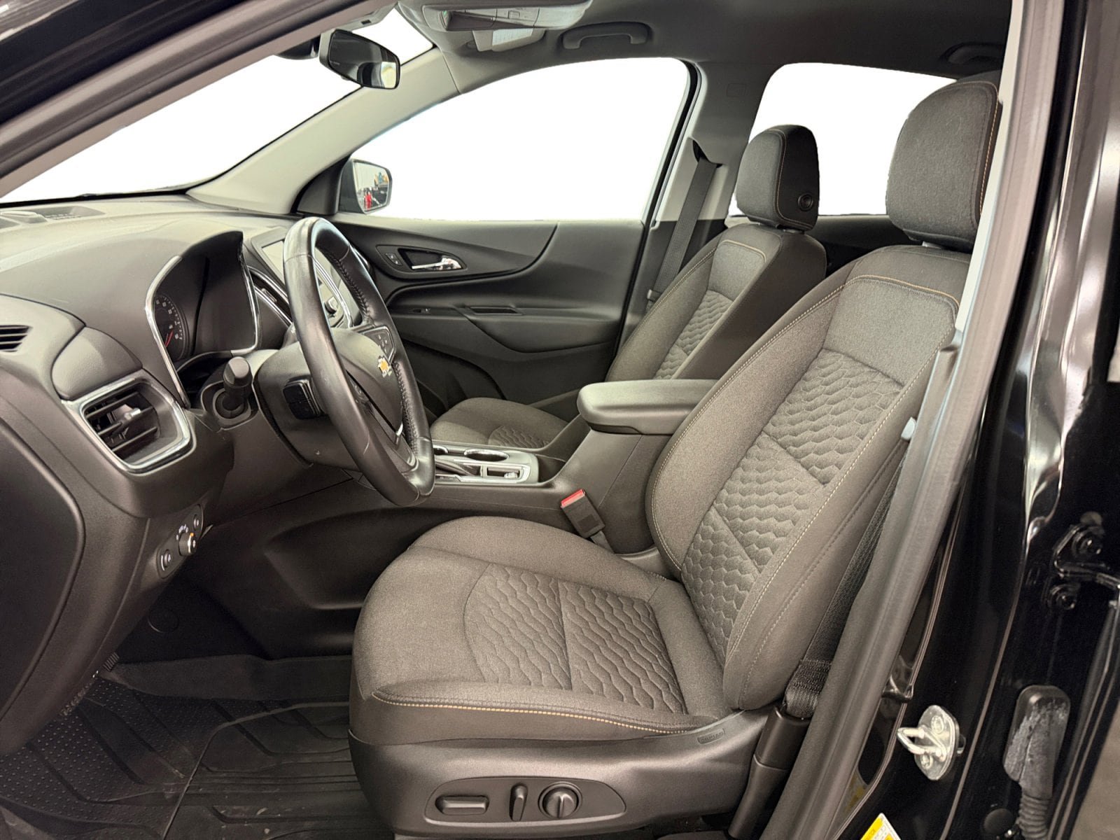 Used 2020 Chevrolet Equinox LT AWD/4WD image 9