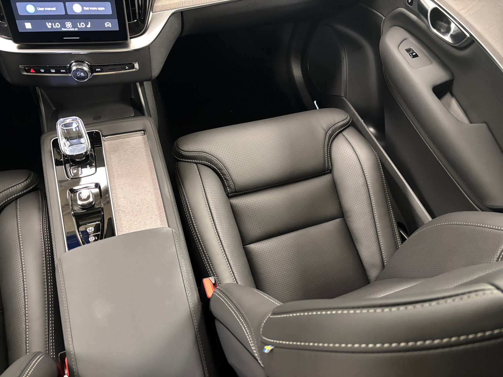 New 2026 Volvo XC90 T8 Ultra w/ Protection Package AWD/4WD image 17