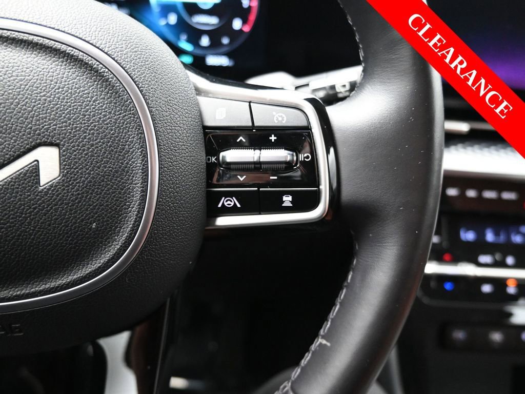 Used 2023 Kia Carnival SX Prestige image 27