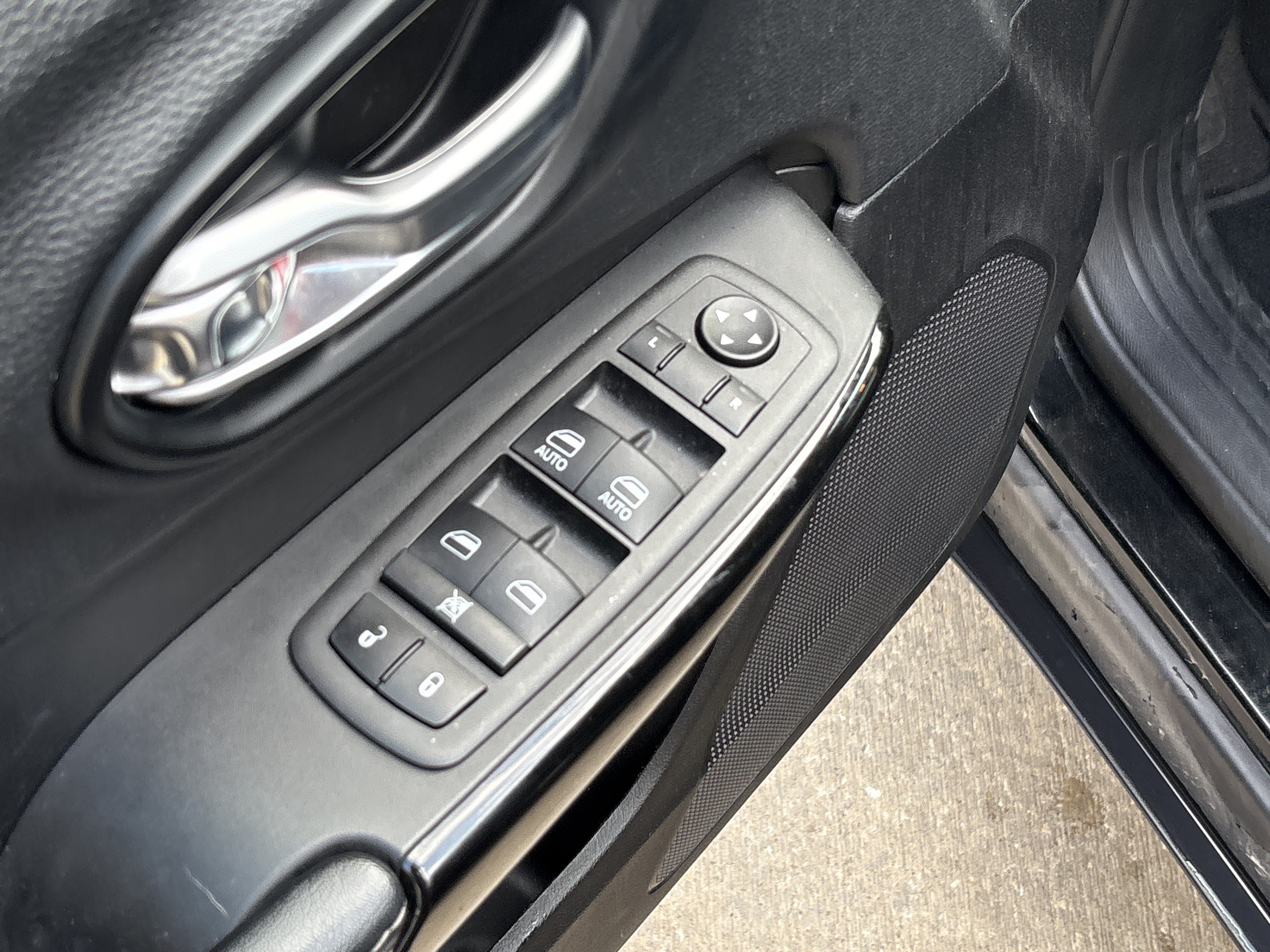 Used 2023 Jeep Cherokee Altitude Lux AWD/4WD image 26