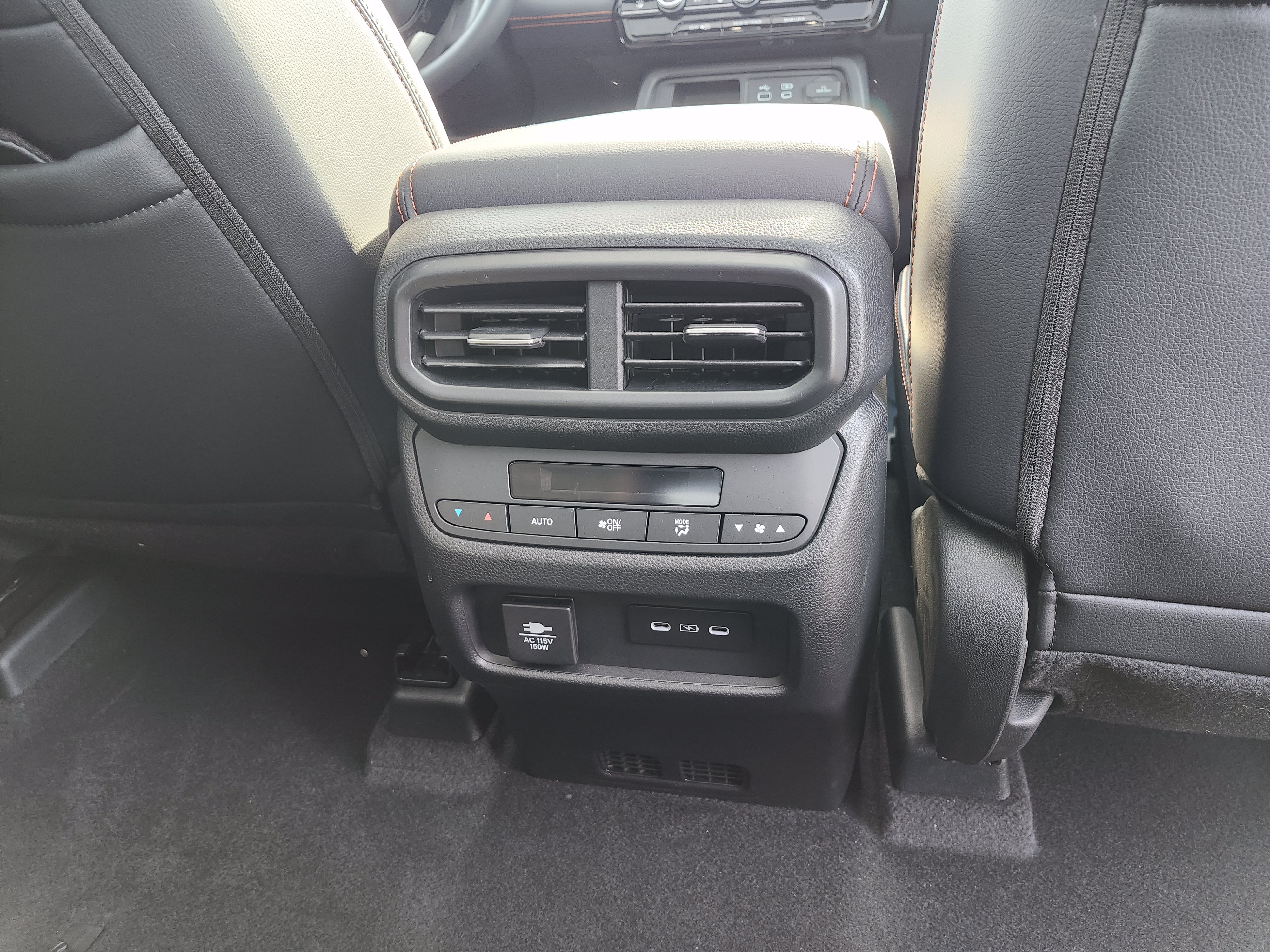 Used 2025 Honda Pilot TrailSport image 23