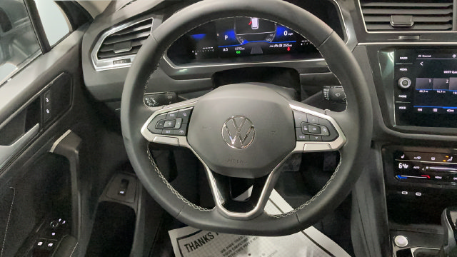 Used 2024 Volkswagen Tiguan SE w/ Panoramic Sunroof Package AWD/4WD image 24