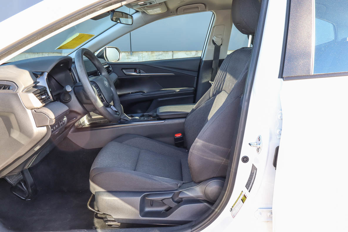 Used 2025 Toyota Camry LE FWD image 7