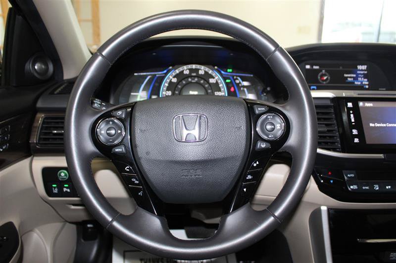 Used 2017 Honda Accord Touring image 16