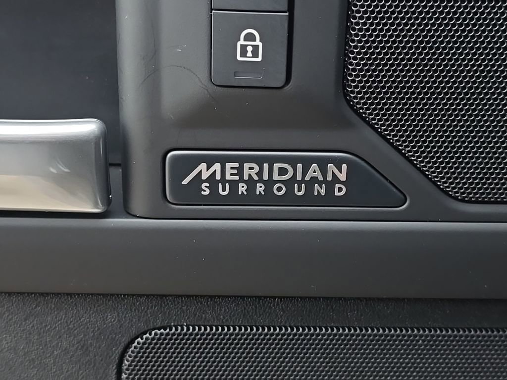 New 2026 Land Rover Defender 130 X-Dynamic SE AWD/4WD image 13
