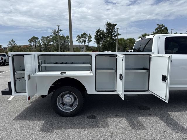 New 2026 RAM 5500 Tradesman w/ Chrome Appearance Group AWD/4WD image 4