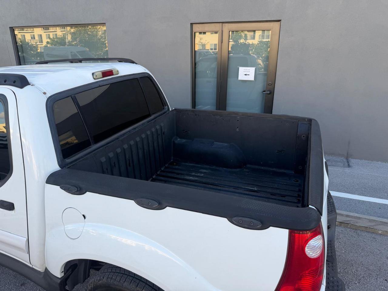 Used 2005 Ford Explorer Sport Trac XLT RWD image 12
