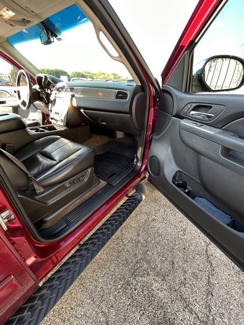 Used 2010 Chevrolet Suburban LT image 18