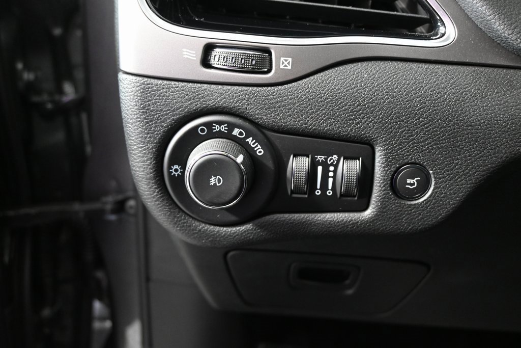 Used 2022 Jeep Cherokee Limited image 24