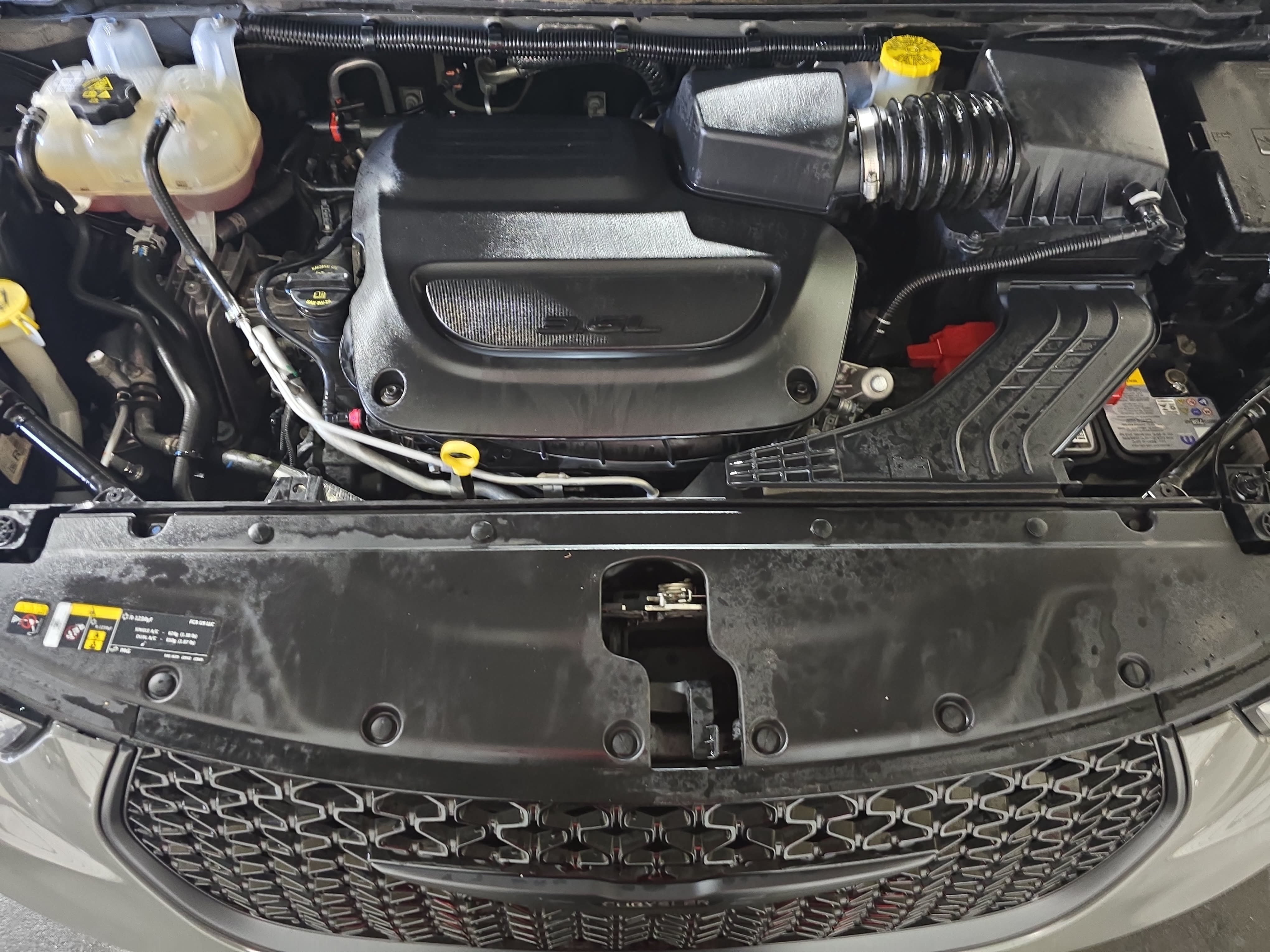 Used 2025 Chrysler Pacifica Limited FWD image 27
