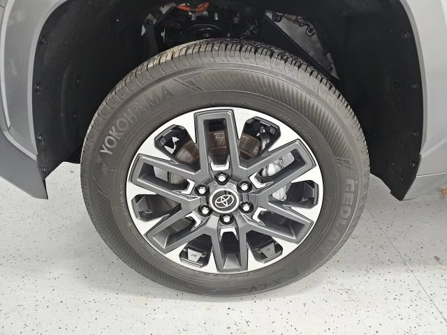 Used 2024 Toyota Tundra Limited AWD/4WD image 9