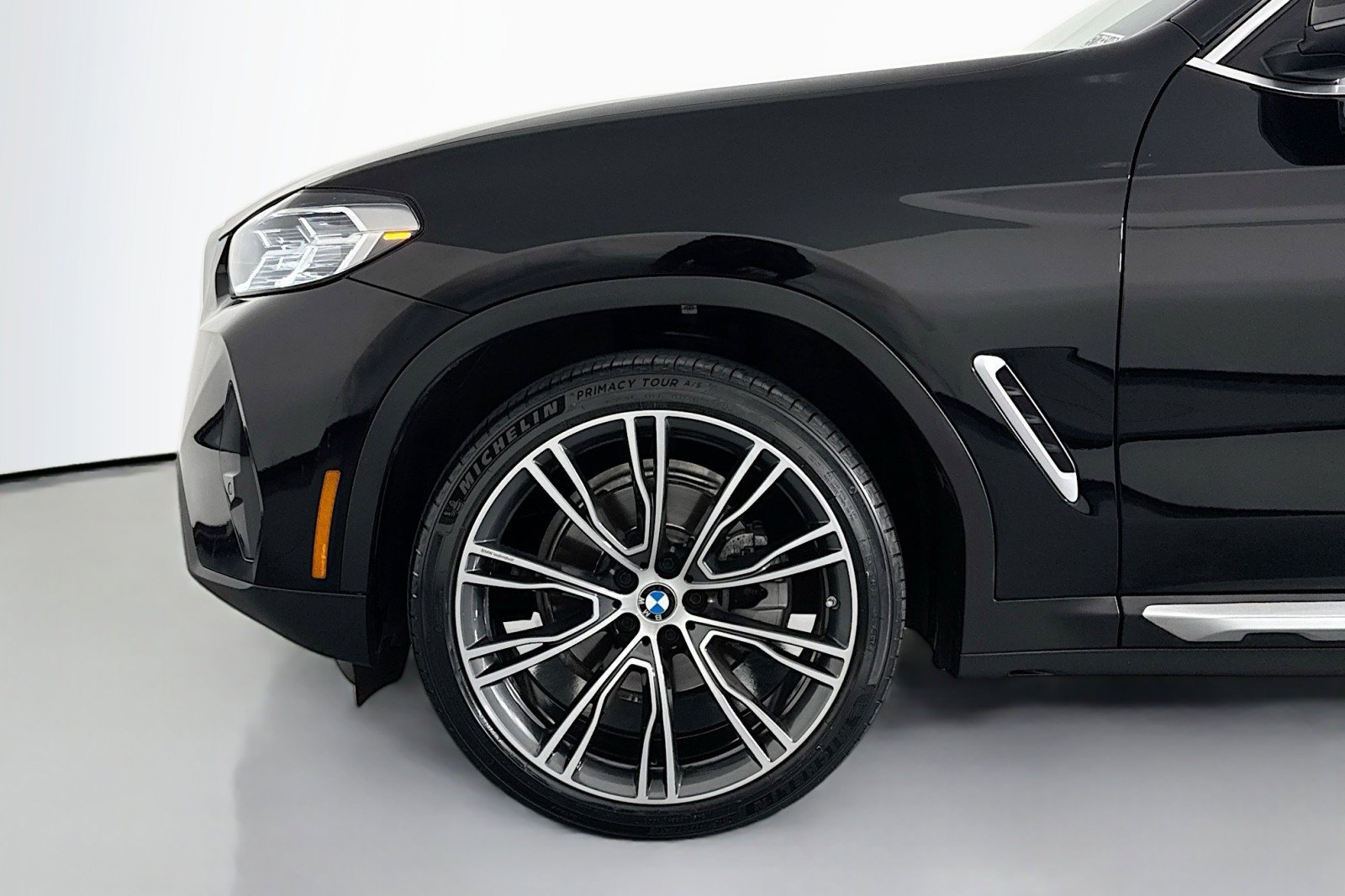 Used 2023 BMW X3 sDrive30i w/ Premium Package w/ZPA image 9