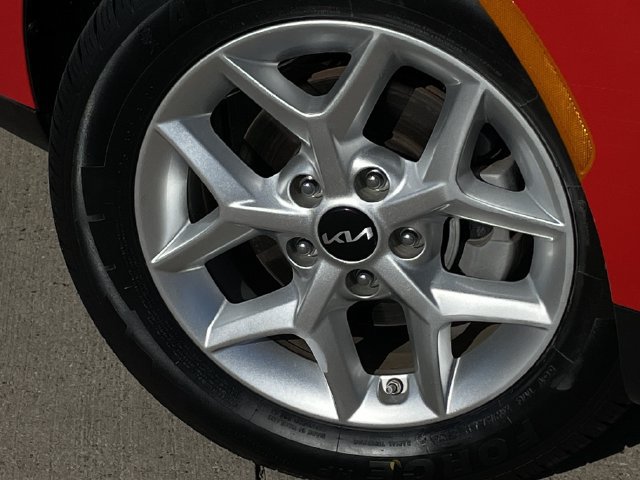 Used 2025 Kia Soul LX w/ LX Technology Package FWD image 8