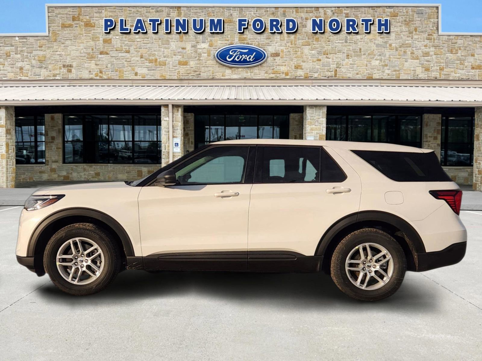 New 2026 Ford Explorer Active RWD image 3