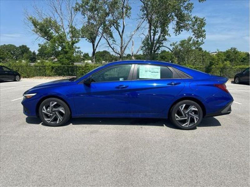 Used 2025 Hyundai Elantra SEL FWD image 24