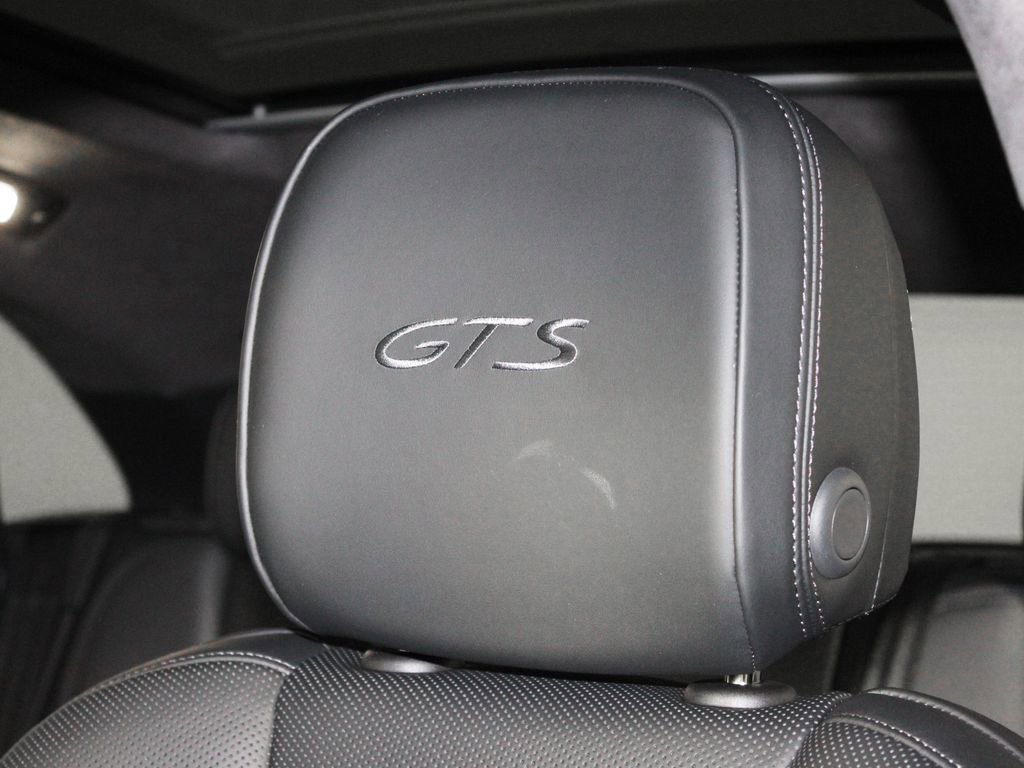 Certified 2026 Porsche Macan GTS AWD/4WD image 19
